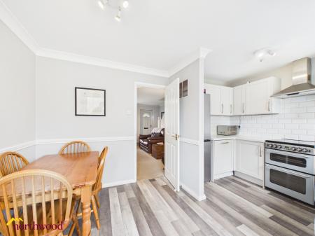 3 bedroom Terraced House for sale in Sussex Drive, Banbury, OX16