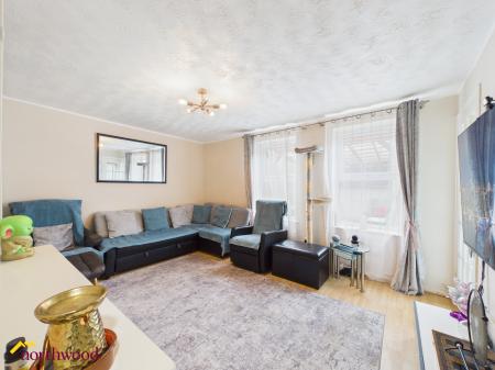 3 bedroom Terraced House for sale in Hearthway, Banbury, OX16