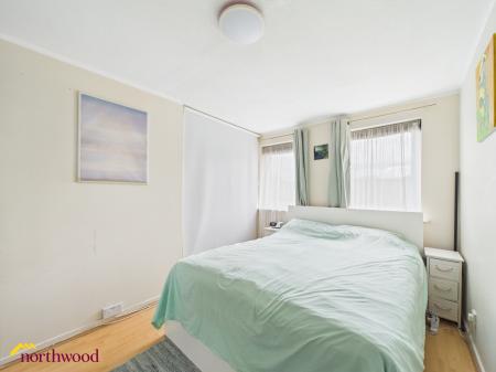 3 bedroom Terraced House for sale in Hearthway, Banbury, OX16