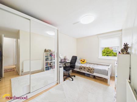 3 bedroom Terraced House for sale in Hearthway, Banbury, OX16