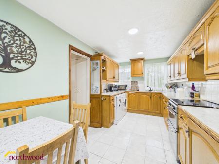 3 bedroom Terraced House for sale in Hearthway, Banbury, OX16