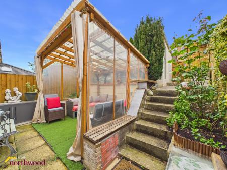 3 bedroom Terraced House for sale in Hearthway, Banbury, OX16