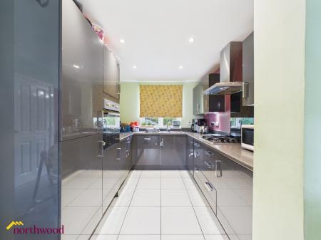 3 bedroom Semi-detached house to let in Swift Drive, Bodicote, OX15