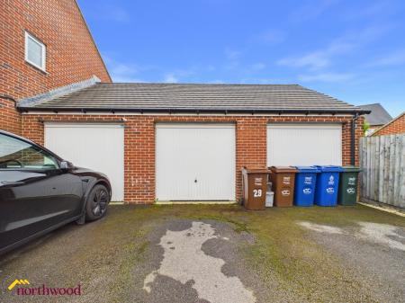 3 bedroom Semi-detached house to let in Swift Drive, Bodicote, OX15