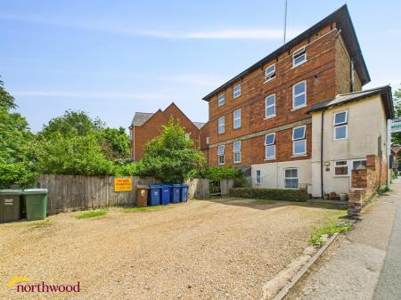 1 bedroom Flat to let in Broughton Road, Banbury, OX16