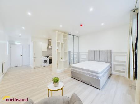 1 bedroom Studio flat to let in Flat 2, 19B Bridge Street Banbury