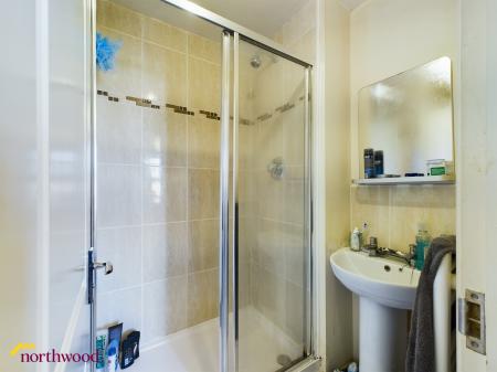 2 bedroom Flat to let in Verney Road, Banbury, OX16