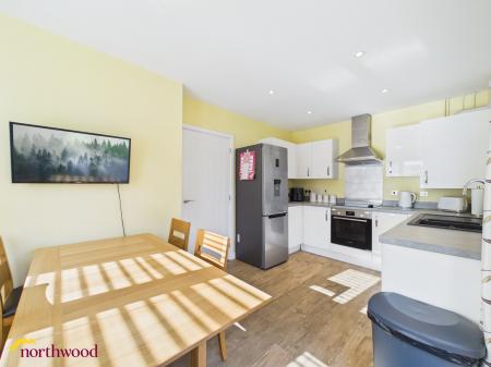 3 bedroom Semi-detached house for sale in Bennett Drive, Banbury, OX16