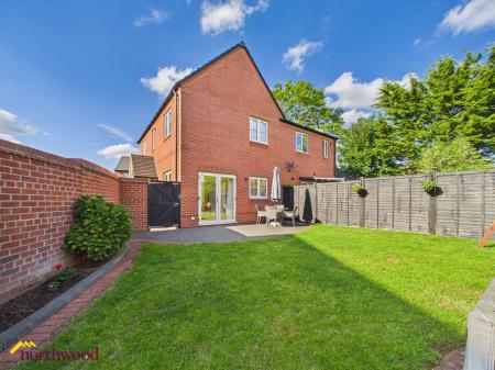 3 bedroom Semi-detached house for sale in Bennett Drive, Banbury, OX16