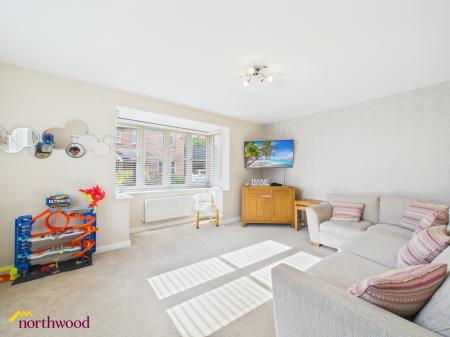 3 bedroom Semi-detached house for sale in Bennett Drive, Banbury, OX16
