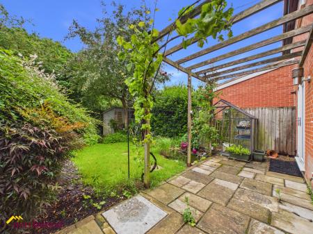 3 bedroom Semi-detached house for sale in Coopers Gate, Banbury, OX16