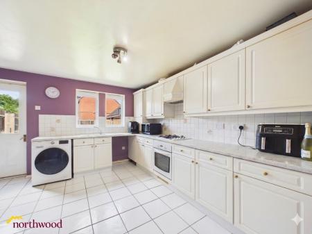 3 bedroom Terraced House to let in Stroud Close, Banbury, OX16