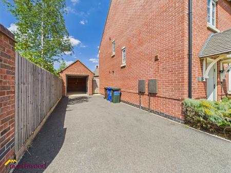 4 bedroom Detached house to let in Vernon Way, Banbury, OX16