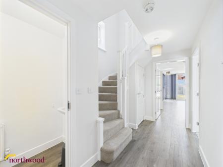 4 bedroom Detached house to let in Vernon Way, Banbury, OX16