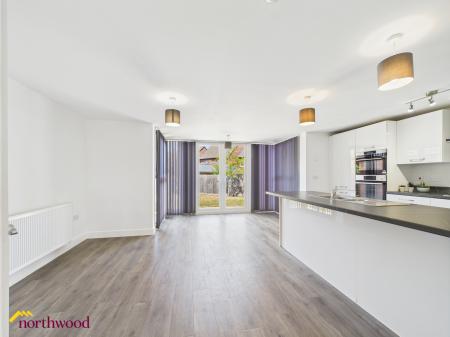 4 bedroom Detached house to let in Vernon Way, Banbury, OX16