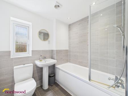 4 bedroom Detached house to let in Vernon Way, Banbury, OX16