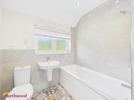 3 bedroom Semi-detached house for sale in Betts Close, Banbury, OX16