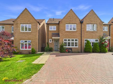 3 bedroom Semi-detached house for sale in Betts Close, Banbury, OX16