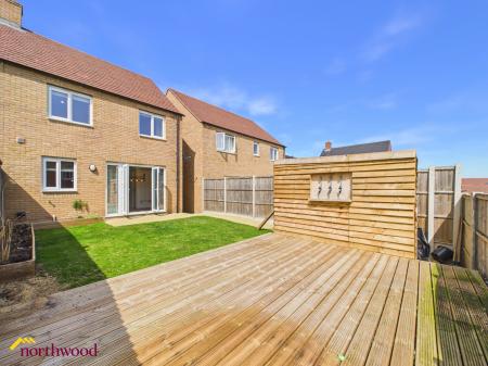 3 bedroom Semi-detached house for sale in Betts Close, Banbury, OX16