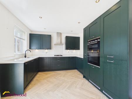 3 bedroom Semi-detached house for sale in Betts Close, Banbury, OX16