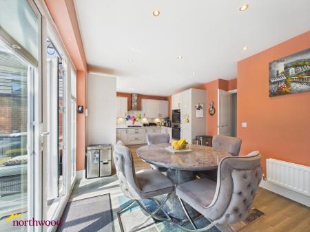 4 bedroom Detached house for sale in Bateman Close, Banbury, OX16