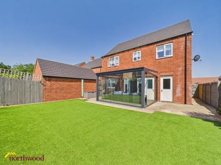 4 bedroom Detached house for sale in Bateman Close, Banbury, OX16