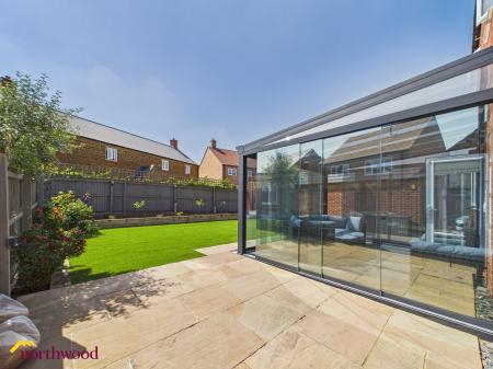 4 bedroom Detached house for sale in Bateman Close, Banbury, OX16