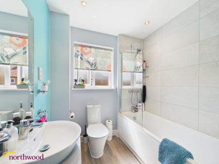4 bedroom Detached house for sale in Bateman Close, Banbury, OX16