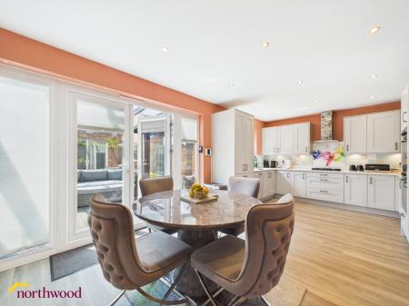 4 bedroom Detached house for sale in Bateman Close, Banbury, OX16