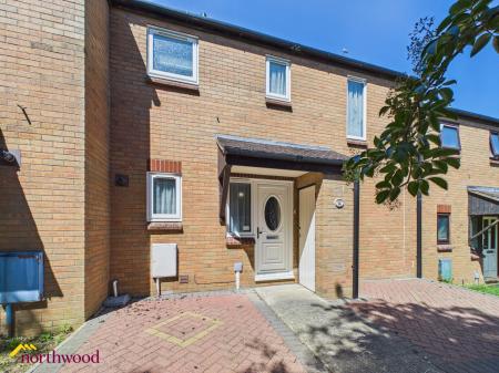 3 bedroom Terraced House for sale in Jasmine Walk, Banbury, OX16