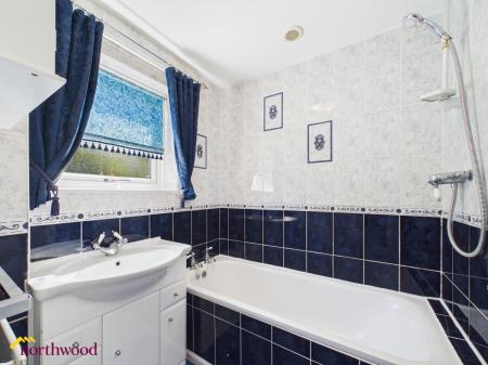 3 bedroom Terraced House for sale in Jasmine Walk, Banbury, OX16