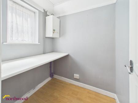 3 bedroom Terraced House for sale in Jasmine Walk, Banbury, OX16