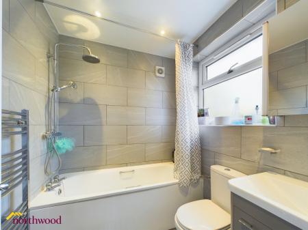 4 bedroom Semi-detached house to let in Pinhill Road, Banbury, OX16