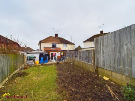 4 bedroom Semi-detached house to let in Pinhill Road, Banbury, OX16