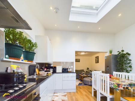 4 bedroom Semi-detached house to let in Pinhill Road, Banbury, OX16