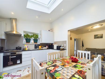 4 bedroom Semi-detached house to let in Pinhill Road, Banbury, OX16