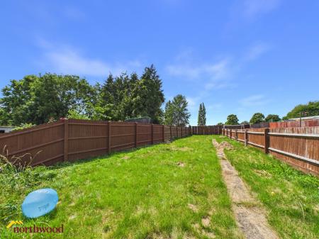 4 bedroom Semi-detached house to let in Greys Close, Banbury, OX16