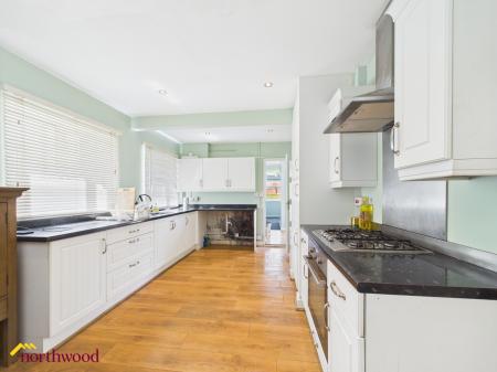 4 bedroom Semi-detached house to let in Greys Close, Banbury, OX16