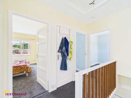 4 bedroom Semi-detached house to let in Greys Close, Banbury, OX16