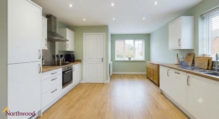4 bedroom Semi-detached house to let in Greys Close, Banbury, OX16