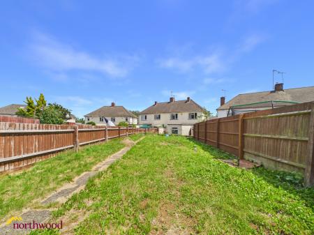 4 bedroom Semi-detached house to let in Greys Close, Banbury, OX16