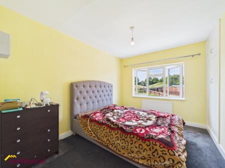 4 bedroom Semi-detached house to let in Greys Close, Banbury, OX16