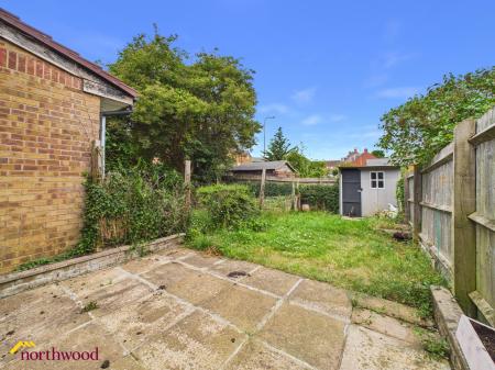 2 bedroom Terraced House to let in Frensham Close, Banbury, OX16