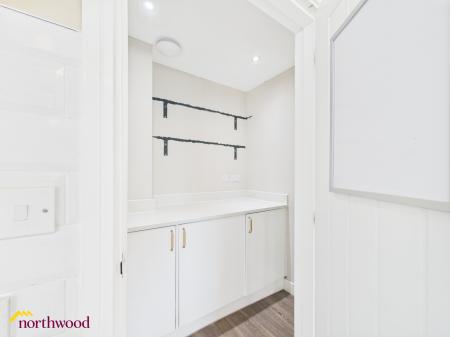 5 bedroom Detached house for sale in Digwood Road, Banbury, OX16