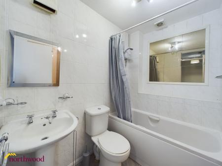 3 bedroom Terraced House to let in Keytes Close, Adderbury, OX17