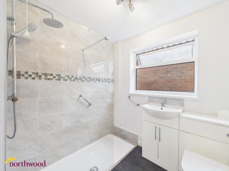 2 bedroom Semi-detached bungalow for sale in Cheviot Way, Banbury, OX16