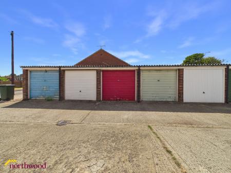 2 bedroom Semi-detached bungalow for sale in Cheviot Way, Banbury, OX16