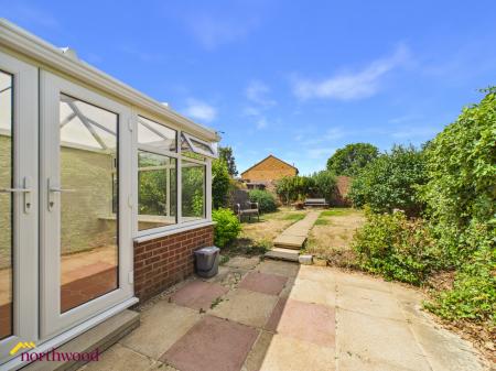 2 bedroom Semi-detached bungalow for sale in Cheviot Way, Banbury, OX16
