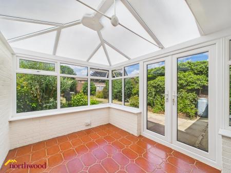 2 bedroom Semi-detached bungalow for sale in Cheviot Way, Banbury, OX16