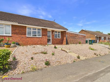 2 bedroom Semi-detached bungalow for sale in Cheviot Way, Banbury, OX16